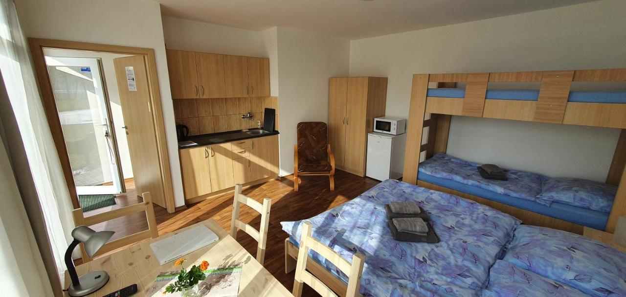 Penzion Amfik Bukovina Popovice  外观 照片