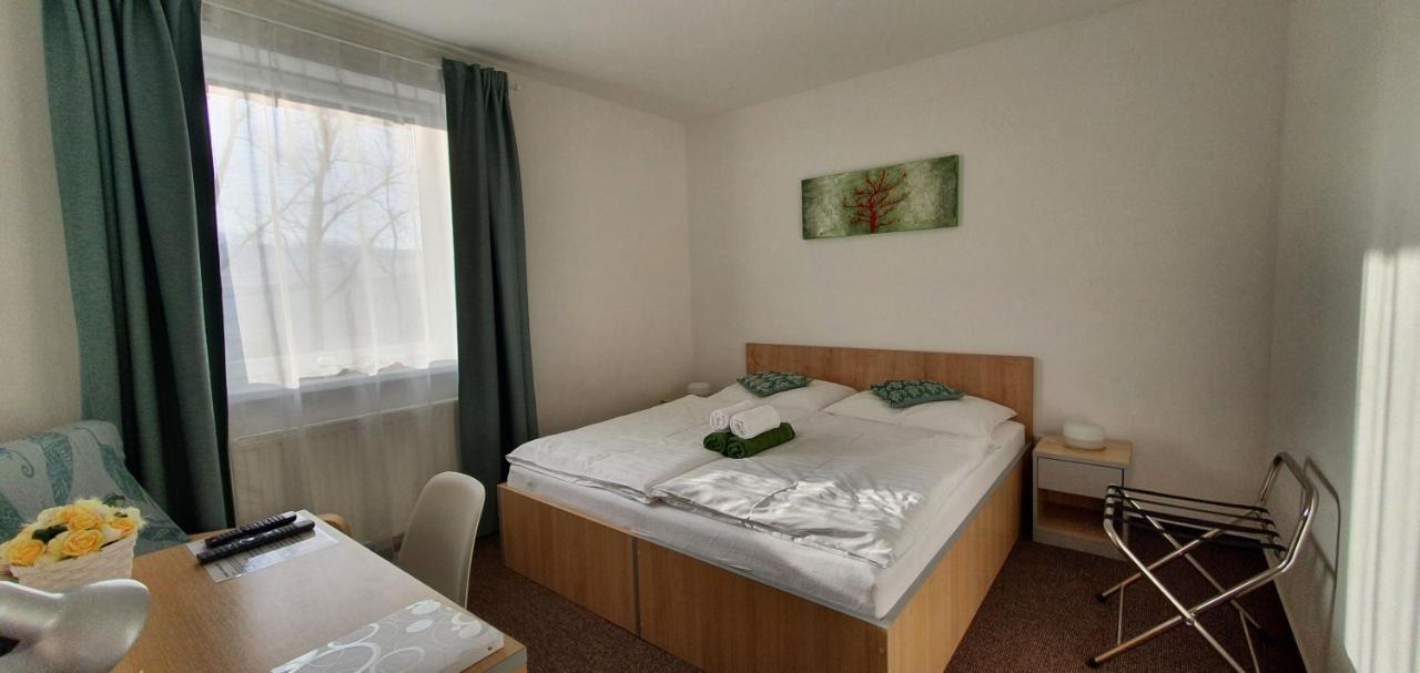 Penzion Amfik Bukovina Popovice  外观 照片
