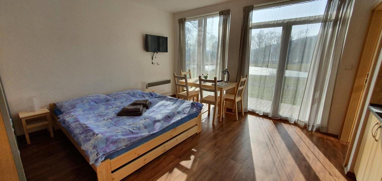 Penzion Amfik Bukovina Popovice  外观 照片