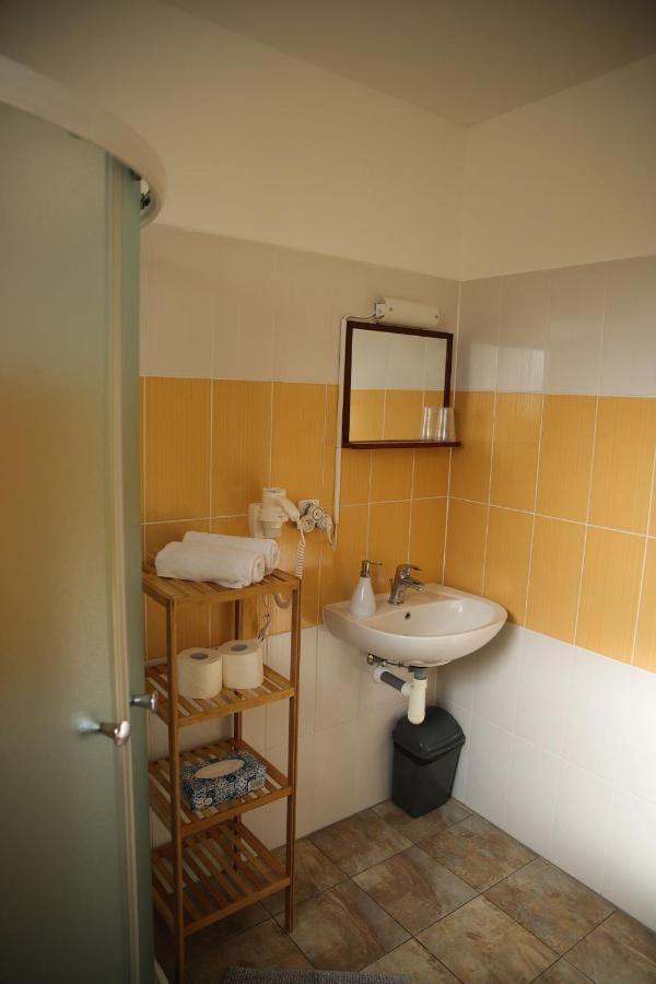 Penzion Amfik Bukovina Popovice  外观 照片
