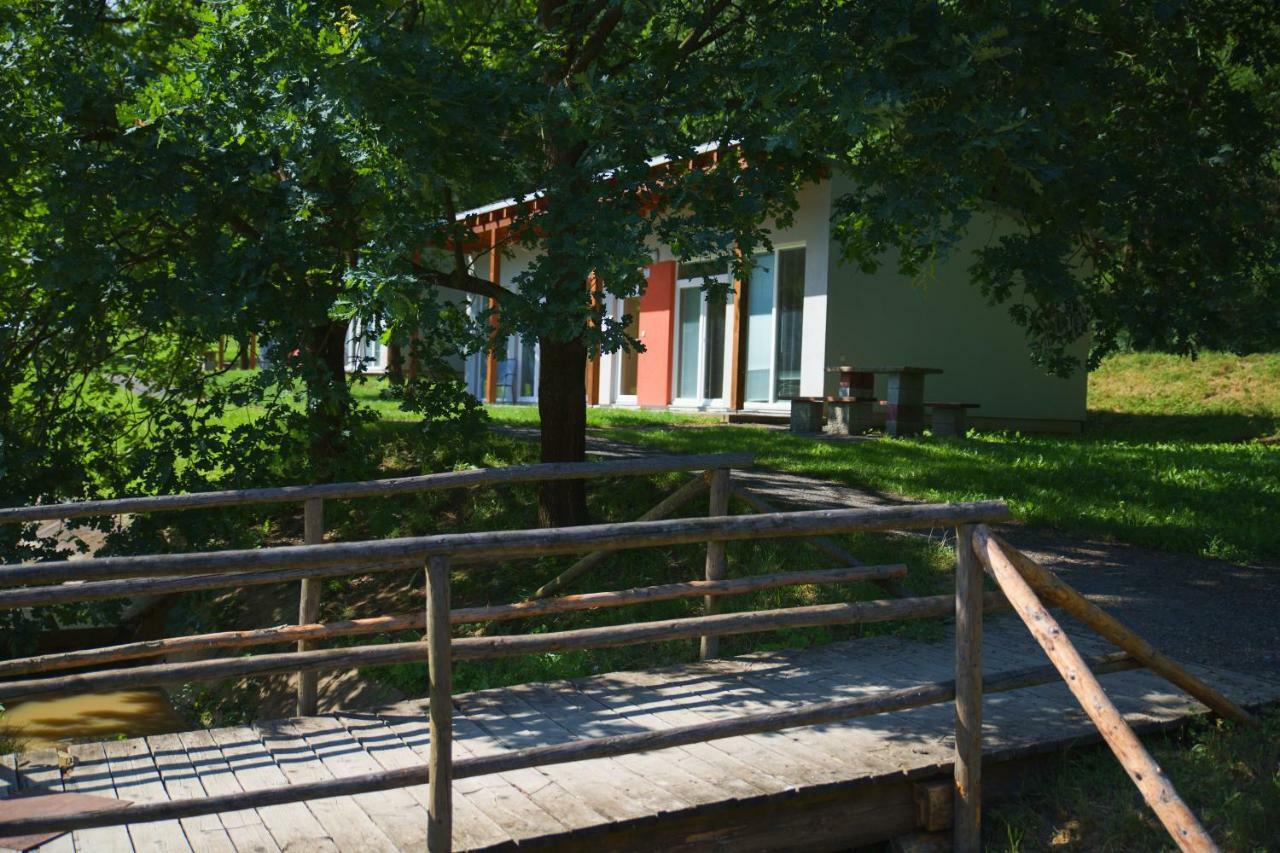 Penzion Amfik Bukovina Popovice  外观 照片