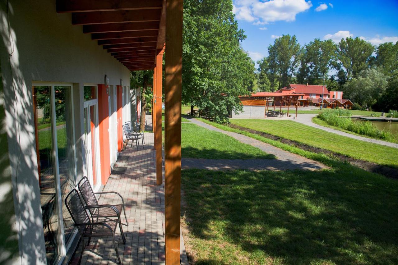 Penzion Amfik Bukovina Popovice  外观 照片