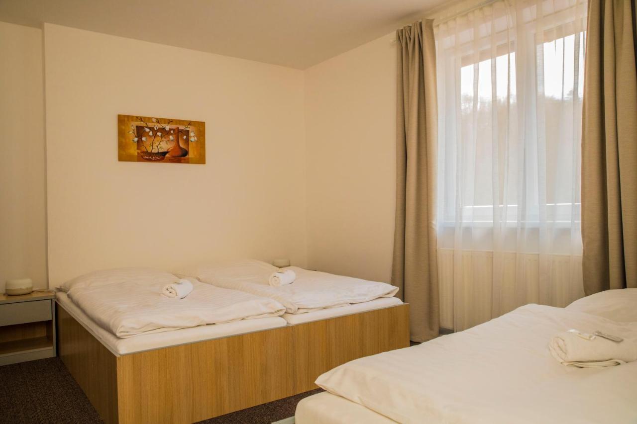 Penzion Amfik Bukovina Popovice  外观 照片